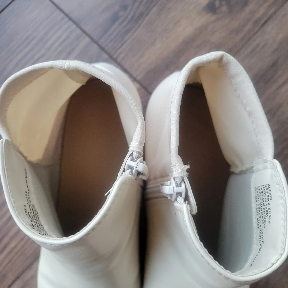 Cream Ankle Side Zipper Booties, Size 8